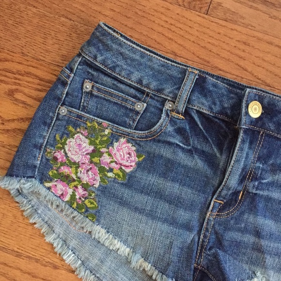 NWOT American Eagle Floral Embroidered Shorts - Picture 2 of 7